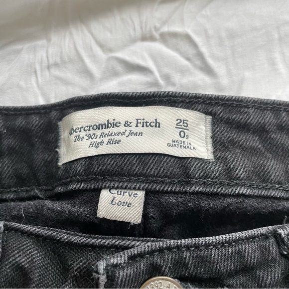 Abercrombie and Fitch Black 90s Relaxed Jeans High Rise - Size 25 Short (25S) - Picture 4 of 8